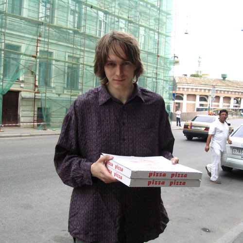 i_and_pizza.jpg (63 Kb)
